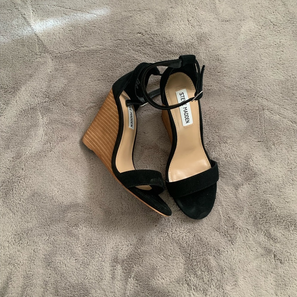 Steve Madden Black and Tan Wedges